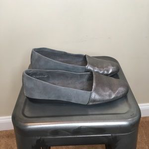 AEROSOLES SILVER LOAFERS